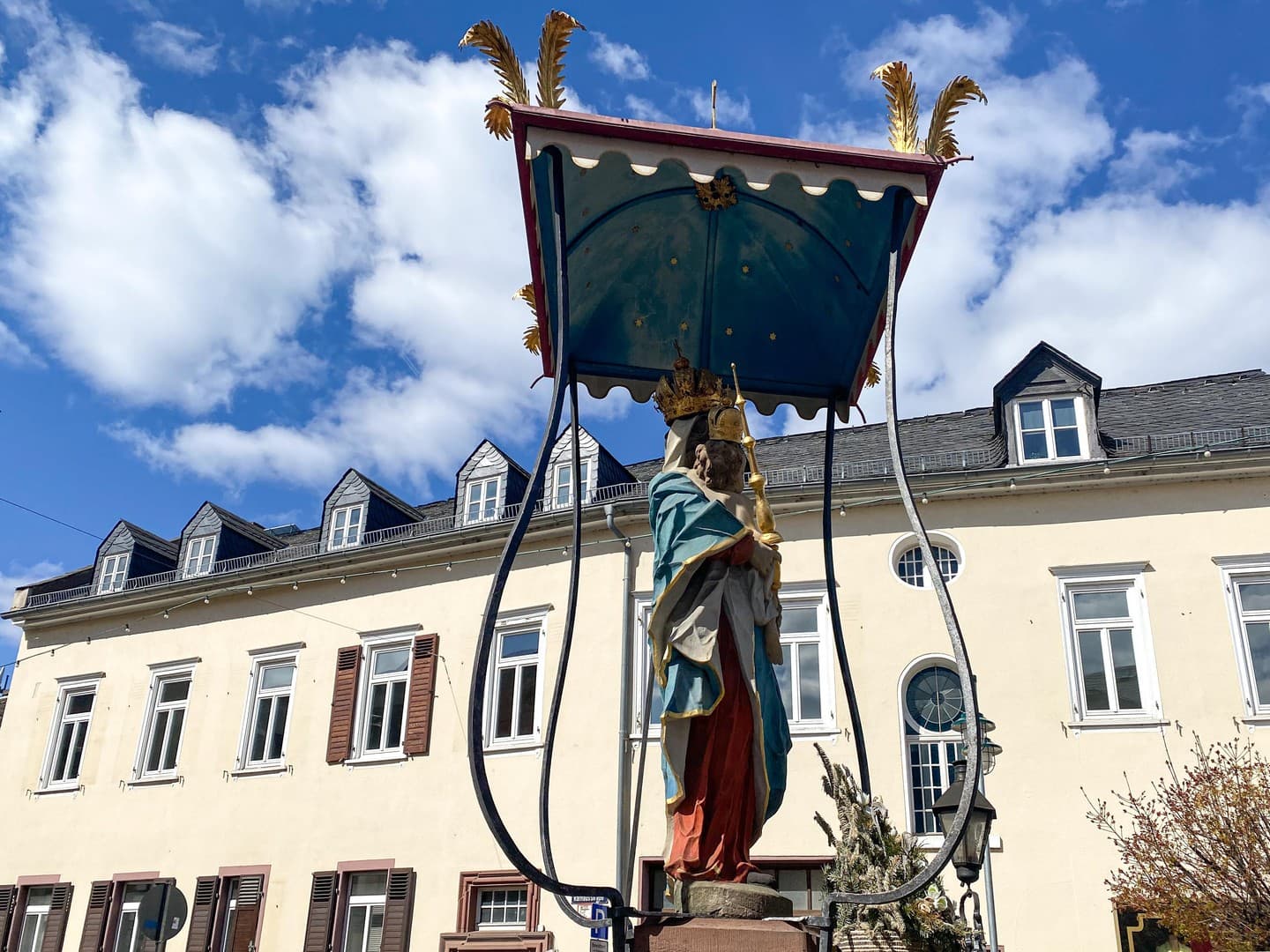 luxuriöse helle 4 Zimmer Stilaltbauwohnung