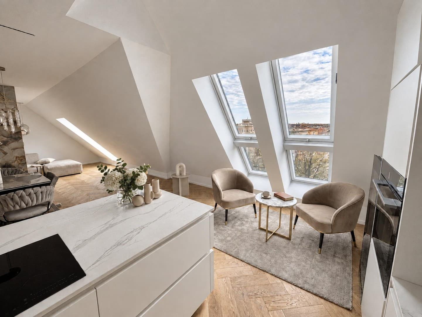 Oberste Etage mit Aufzug: 131 m² Dachgeschoss, 2025/26 neu ausgebaut – Potsdam West
