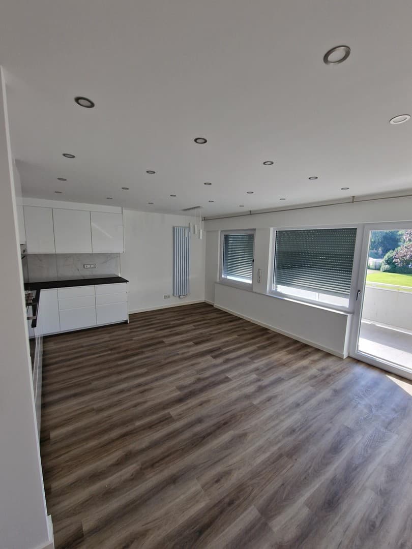 Schöne frisch sanierte teilmöbillierte Wohnung in Bestlage
