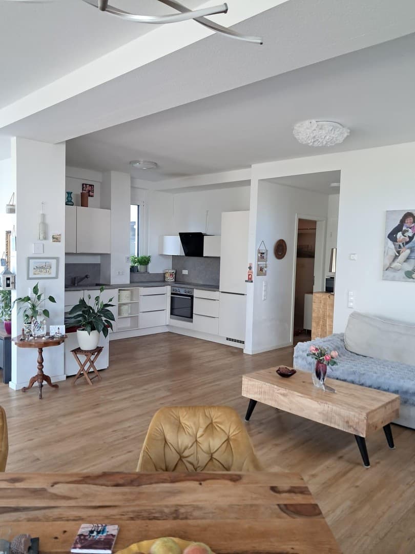 wunderschöne, neuwertige 2 Zimmer Erdgeschosswohnung inkl.2 Stellplätze in Teningen