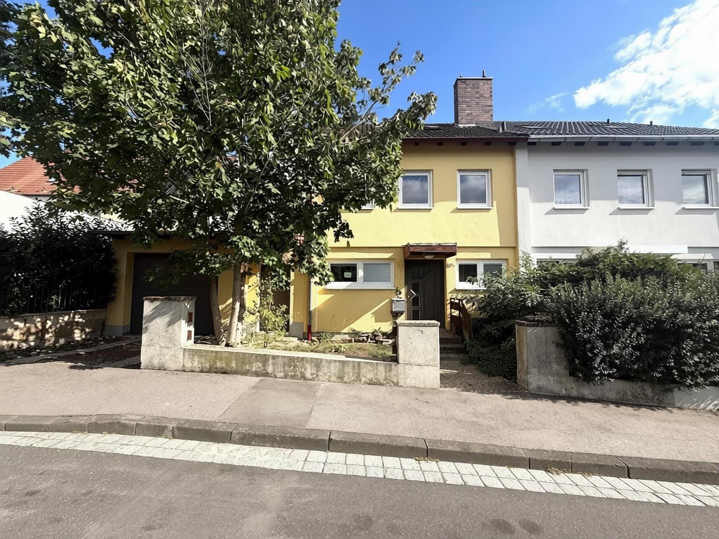 Schöne Doppelhaushälfte inkl. Garage u. Garten * in Schweinfurt