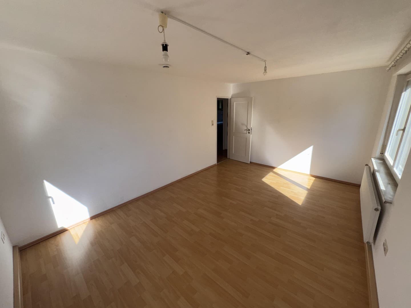 Günstige 3-Zimmer-Wohnung (ca. 63 m2)mit Einbauküche in ruhiger Wohnlage von Lichtenau!