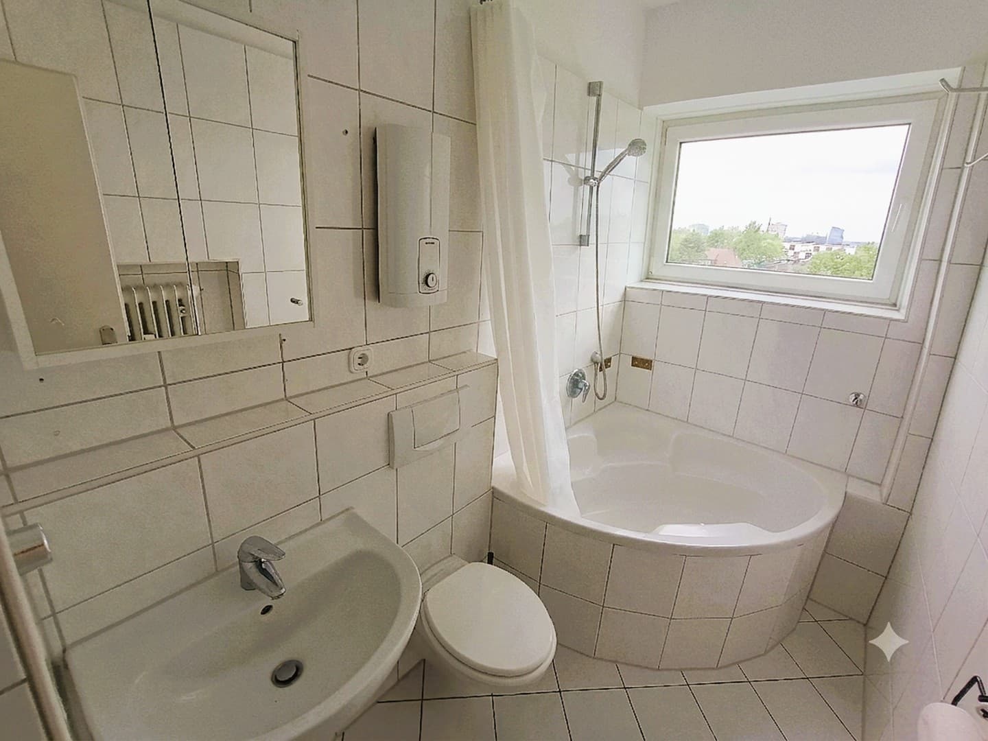 3 Zimmer Wohnung (76m²) in zentraler Lage - mit Balkon, Aufzug, Keller und Waschküche