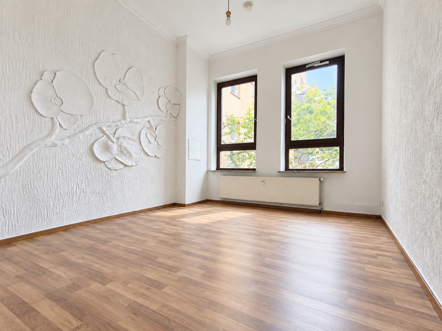 6 Zimmer Wohnung mit Balkon - WG-geeignet! -Altbau mit Charme in Bestlage!