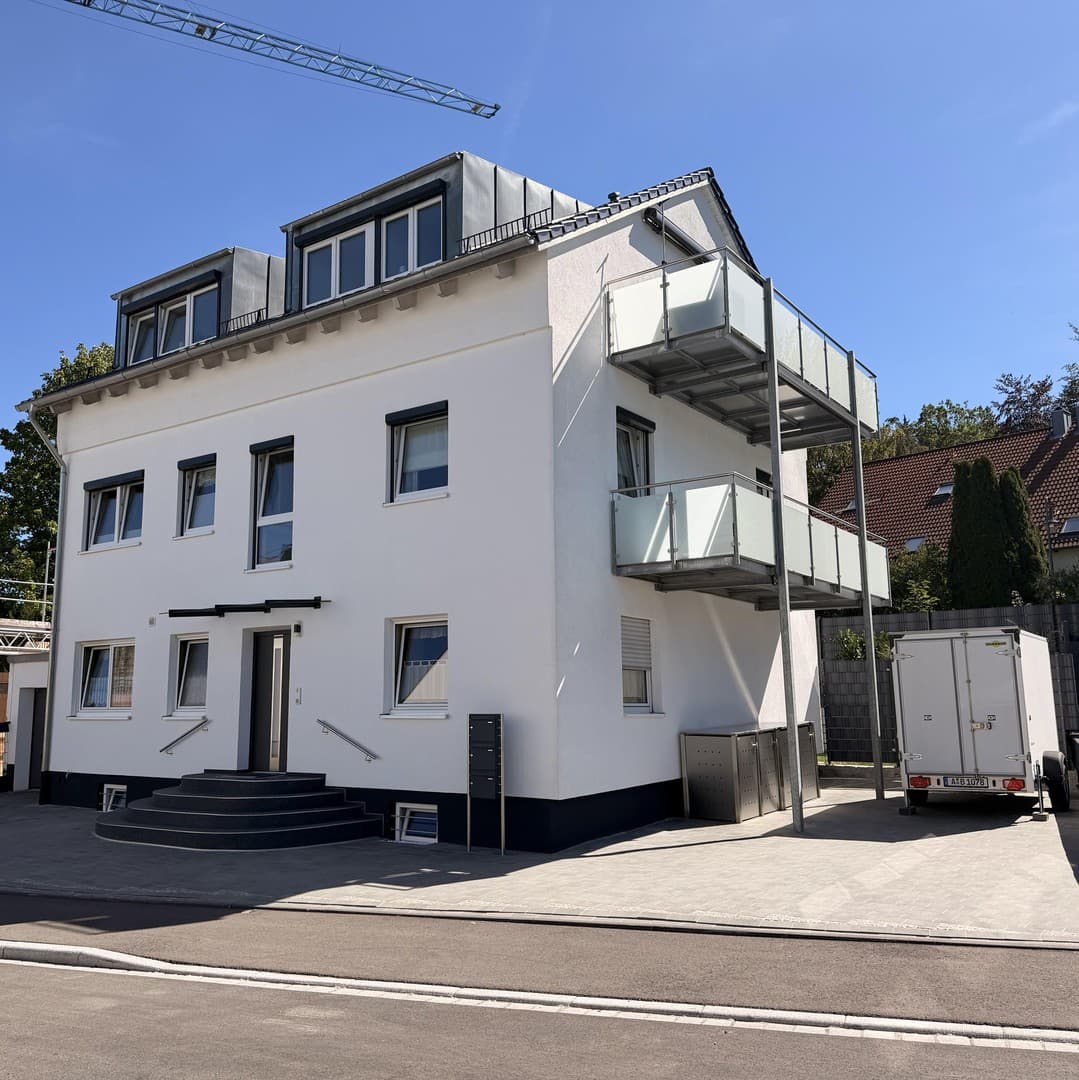 Mehrfamilienhaus mit 3 Wohneinheiten in Aystetten – Eigennutzung oder Vermietungsmöglichkeiten