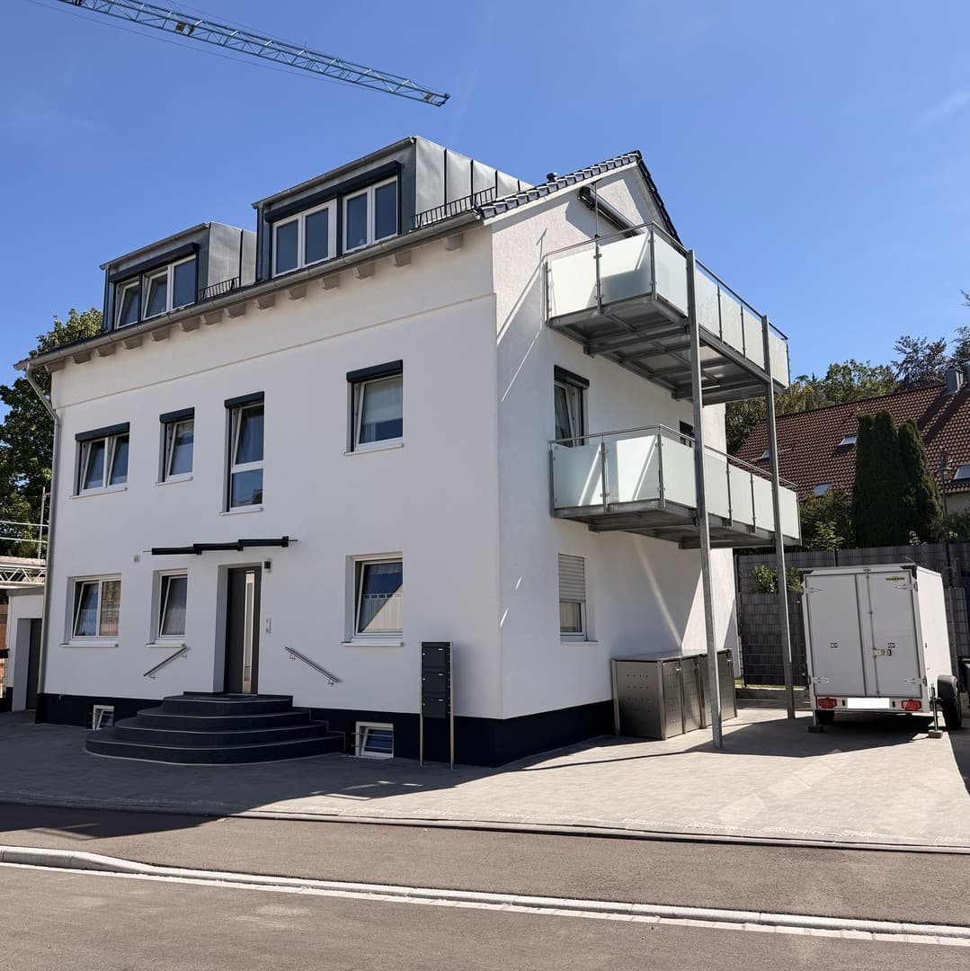 Mehrfamilienhaus mit 3 Wohneinheiten in Aystetten – Eigennutzung oder Vermietungsmöglichkeiten