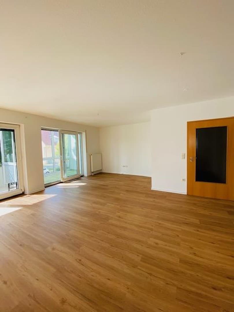 Helle 3 Zimmerwohnung mit Balkon,Wintergarten und Tiefgaragenstellplatz