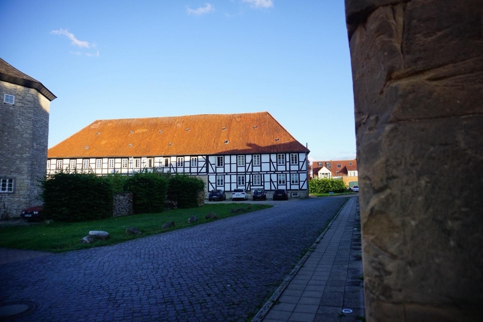 Juwel vor den Toren Hildesheims: Lichtdurchflutete, exklusive 4-ZKBB im Klostergut