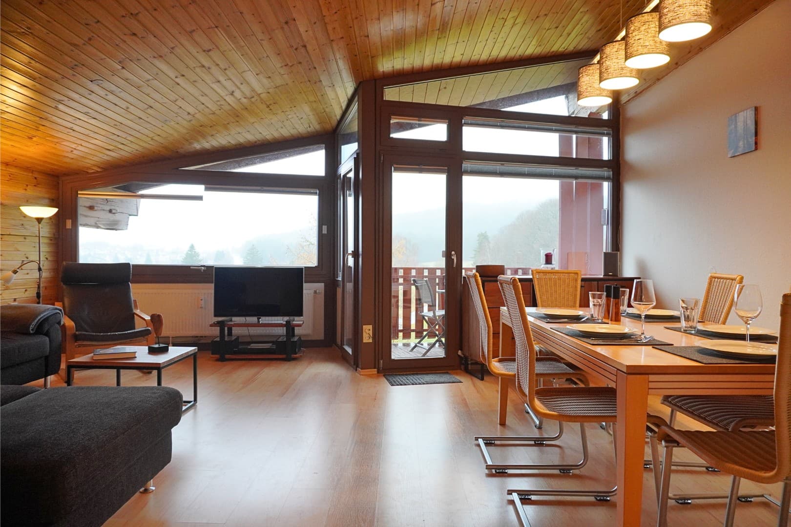 Großzügiges Panorama-Apartment mit Pool und Fitness