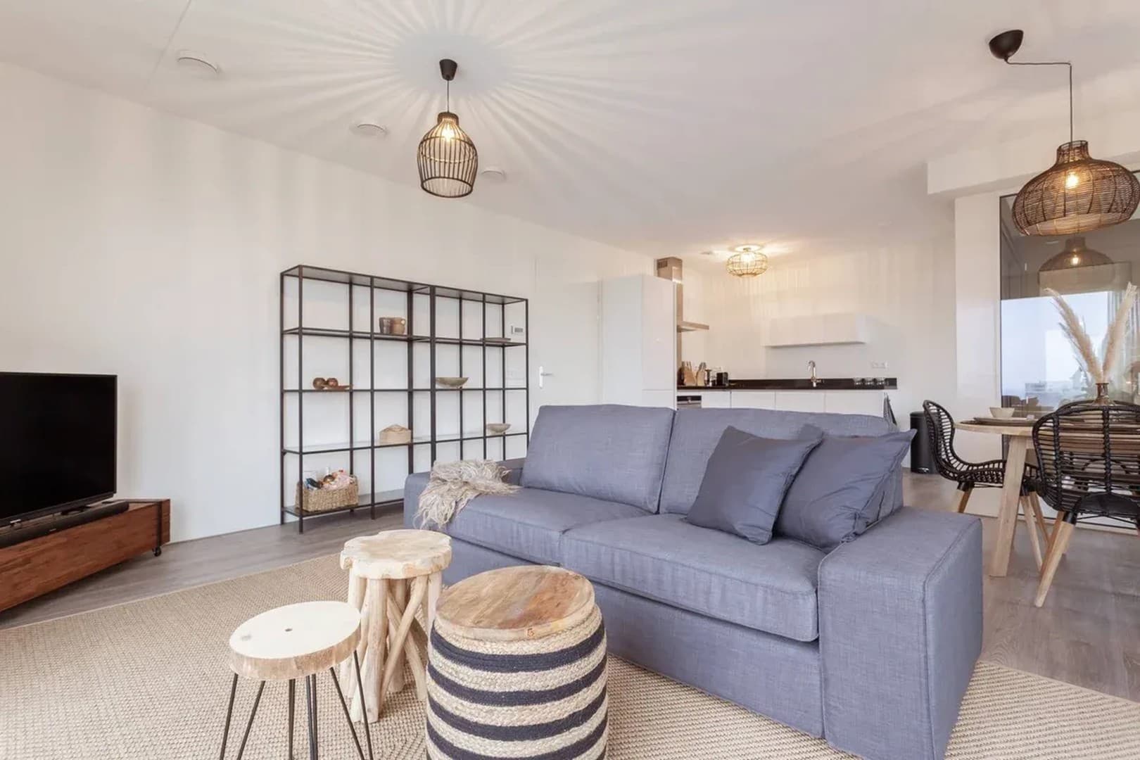 Komplett möbliert: 2 Schlafzimmer + Wohnbereich