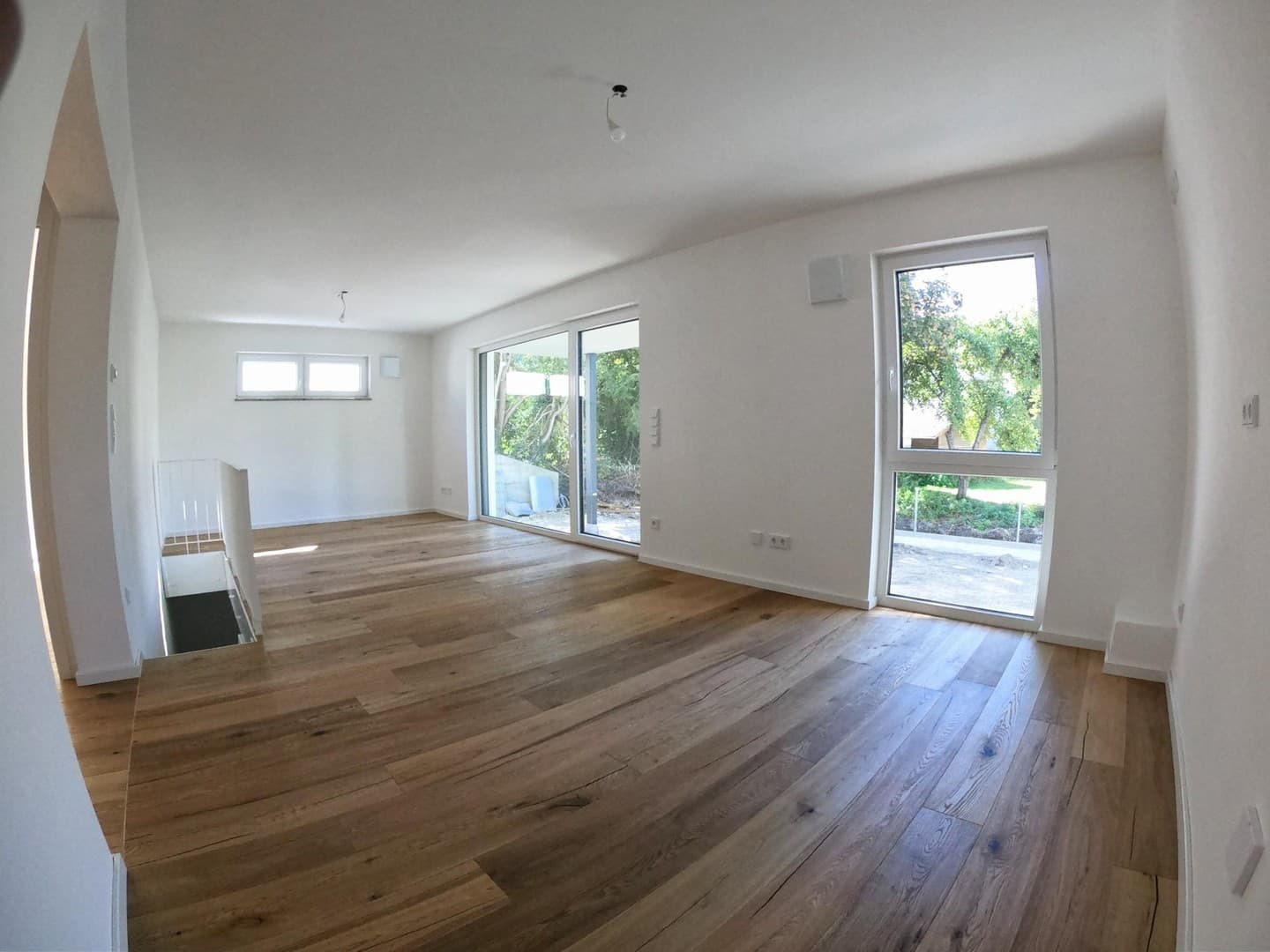 Moderne, Erdgeschosswohnung mit Garten und Souterrain - Erstbezug! ab sofort!
