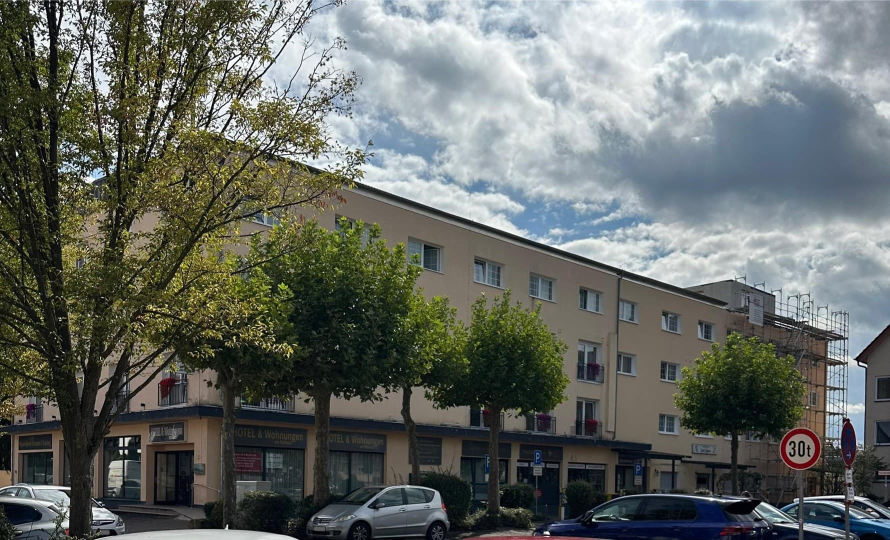 Investment am Rathausplatz: Großes Wohn-& Geschäftshaus in Bestlage-PROVISIONSFREI