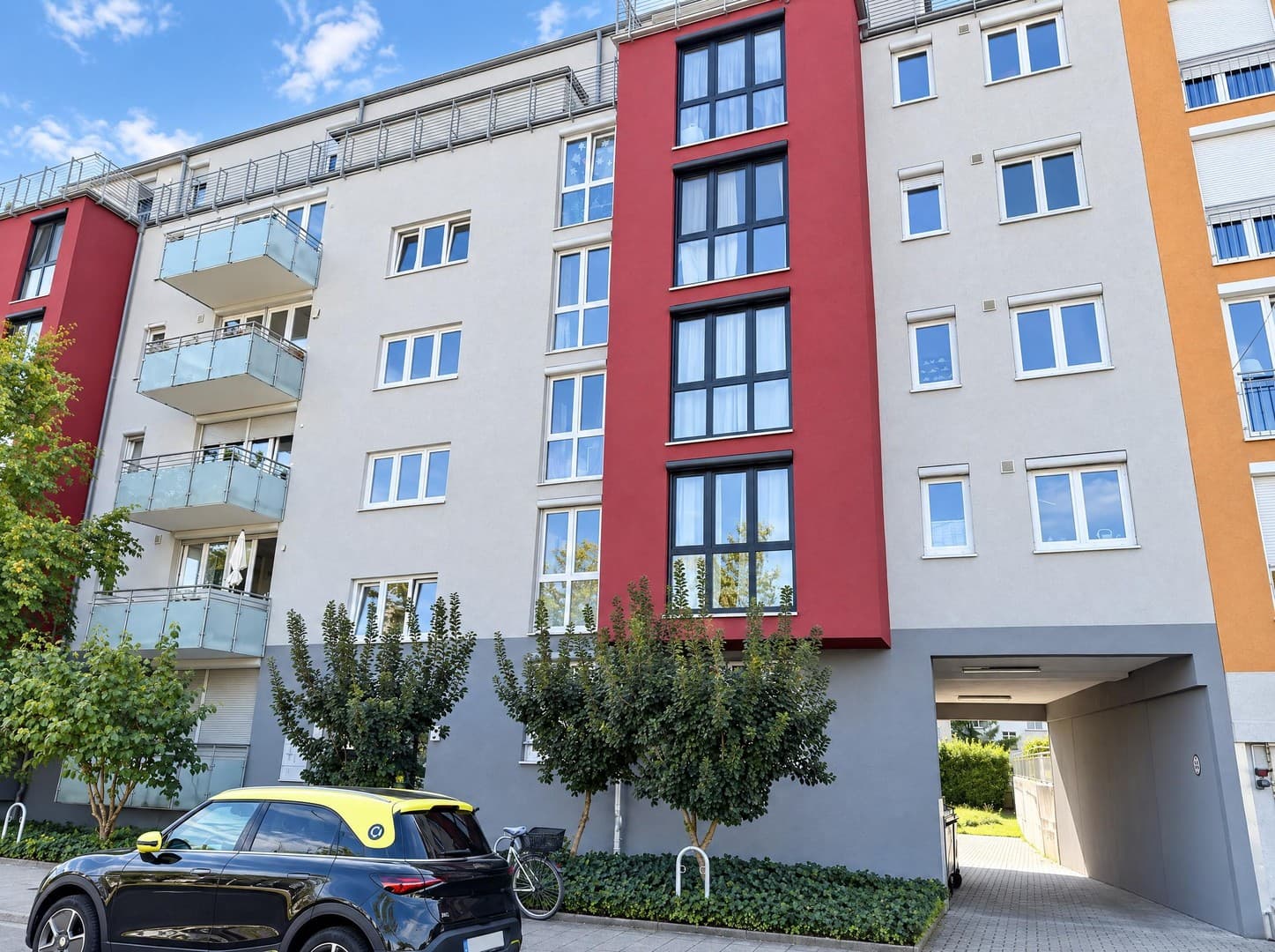 Provisionsfrei: neuwertige, bezugsfreie 2 ZKB, Bj. 2010, Balkon, Keller, Tiefgarage, KA-Oststadt