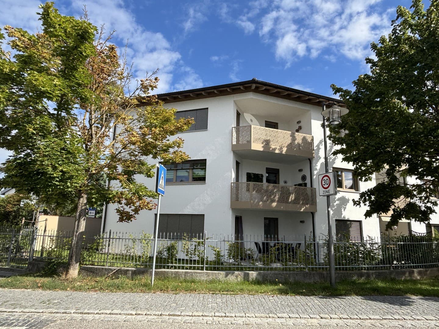 Moderne 3-Zimmer-Erdgeschosswohnung mit ca. 150 m² Garten und Terrasse zentral in Geiselhöring
