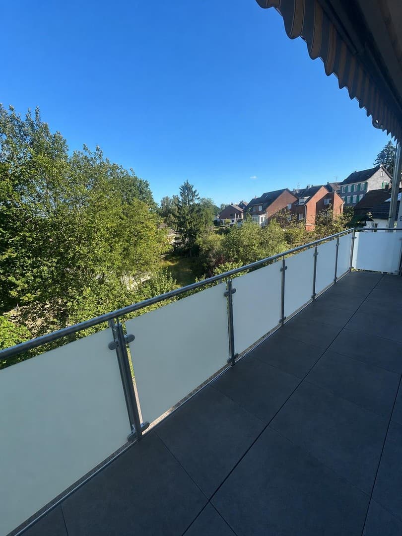 Wohnqualität mit Waldblick: 3-Zi., 2026 saniert, top Anbindung