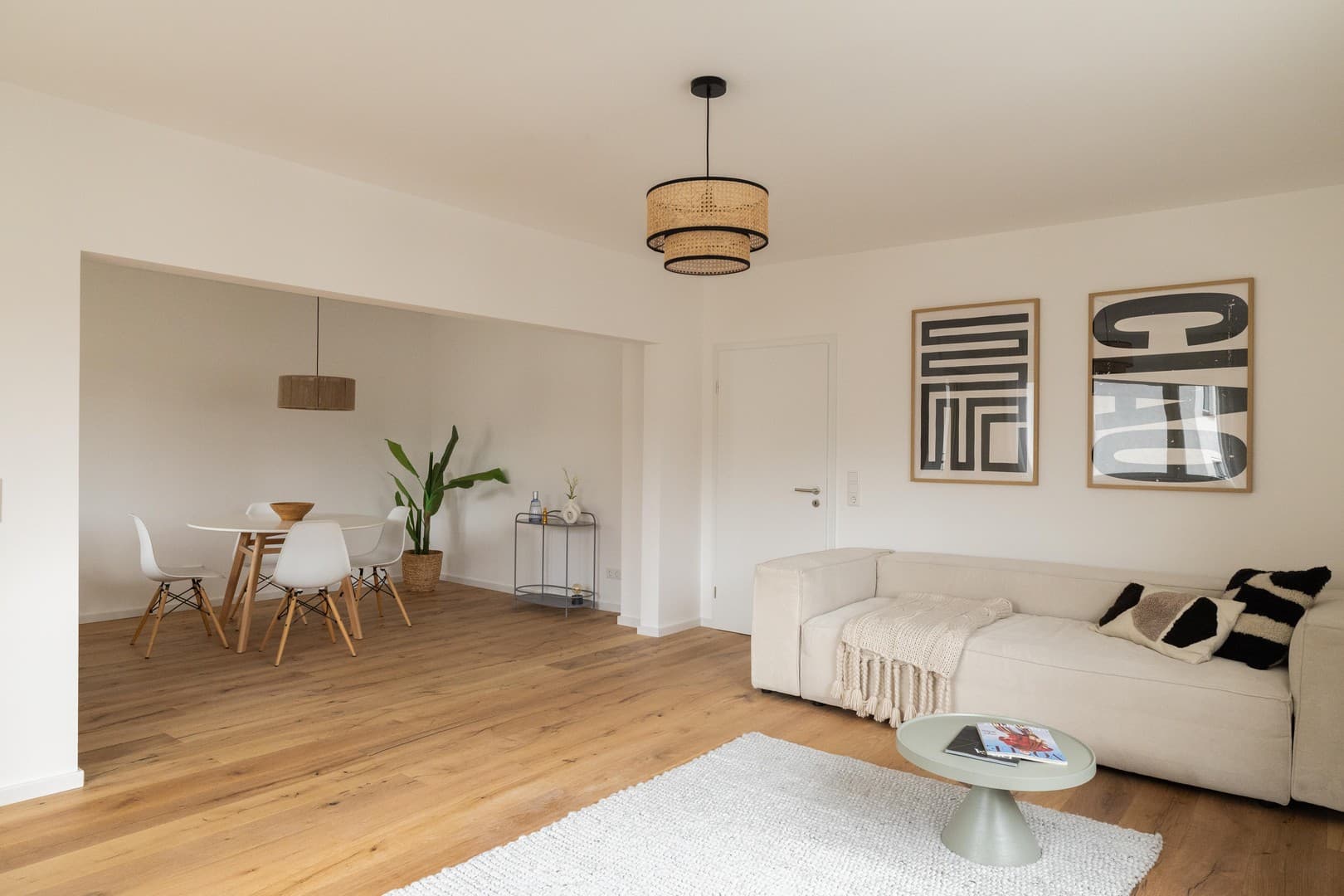 Bezugsfertige Wohnung nach Sanierung: 4 Zimmer, Balkon und Burgblick in Königstein-Zentrum