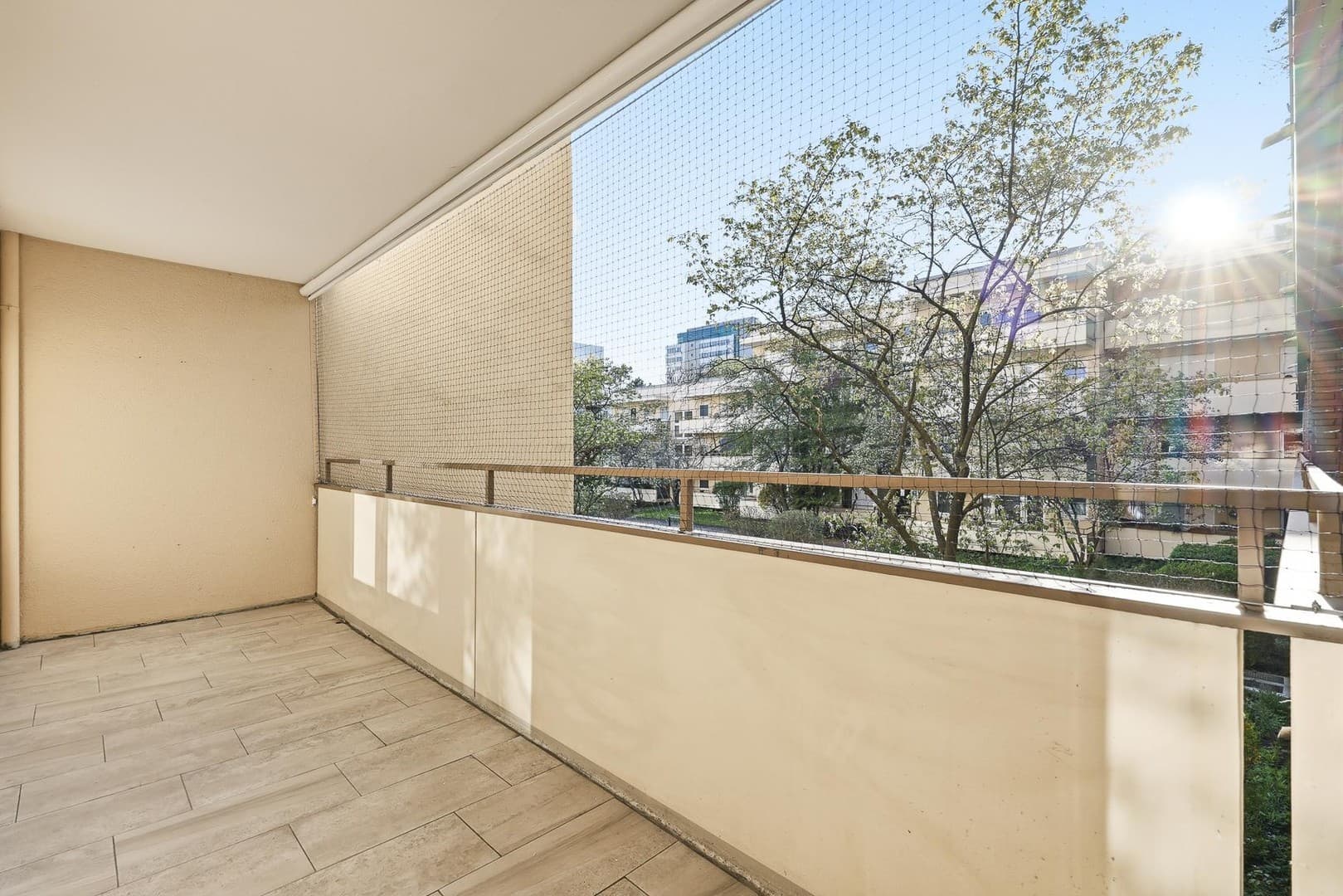 Helle 2,5-Zimmer-Wohnung mit großem Südwestbalkon und EBK