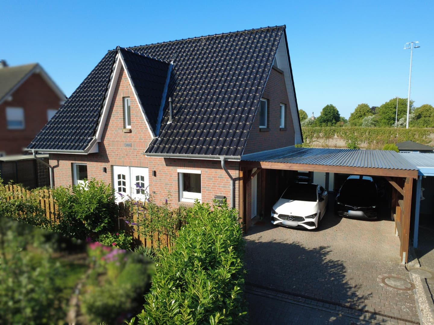 Modernes Friesenhaus in Strandnähe