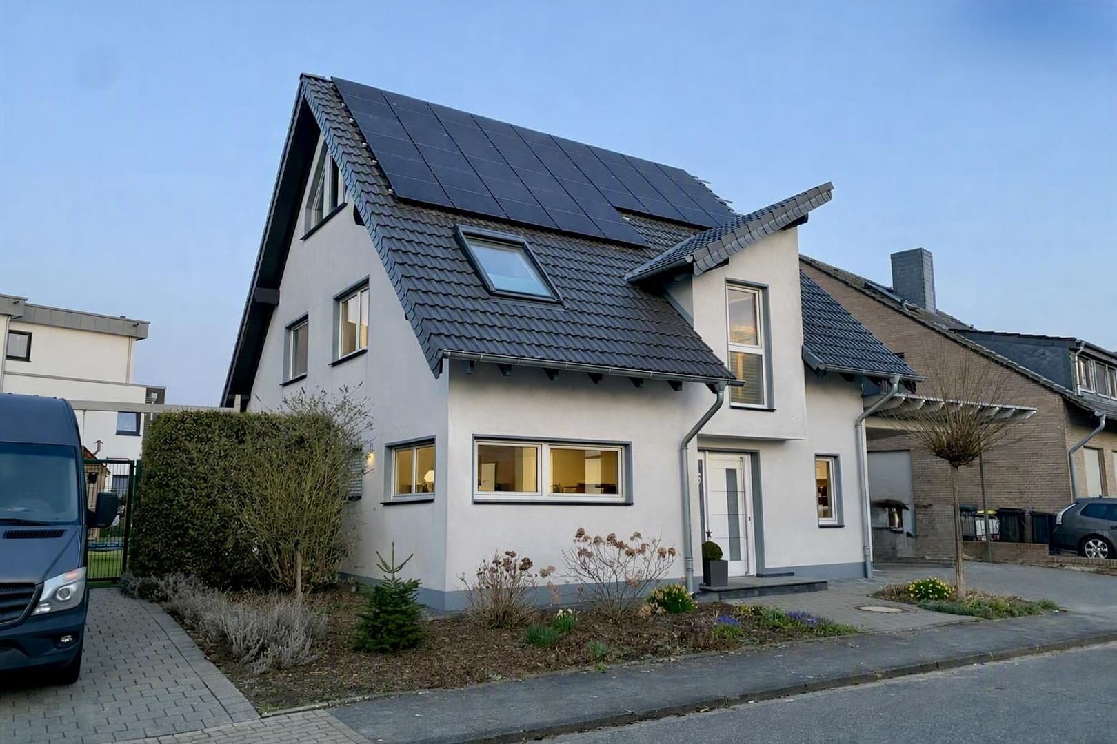 Ihr neues Zuhause: Einfamilienhaus mit Pool, Wärmepumpe, PV Anlage und Kamin