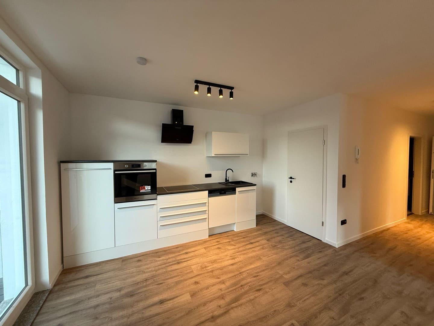 Wunderschöne 3 Zimmer-Wohnung in Hof mit Balkon und Küche