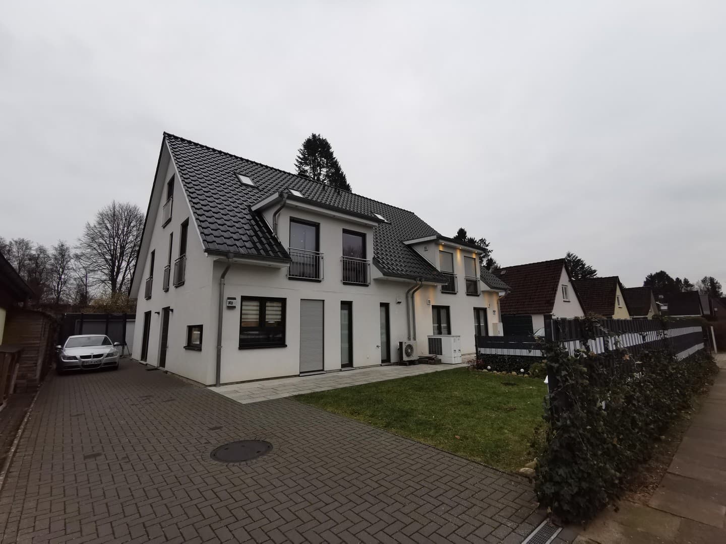 Geräumige, möblierte Doppelhaushälfte mit Garten, Pool und Kamin in ruhiger Lage - HH-Eidelstedt