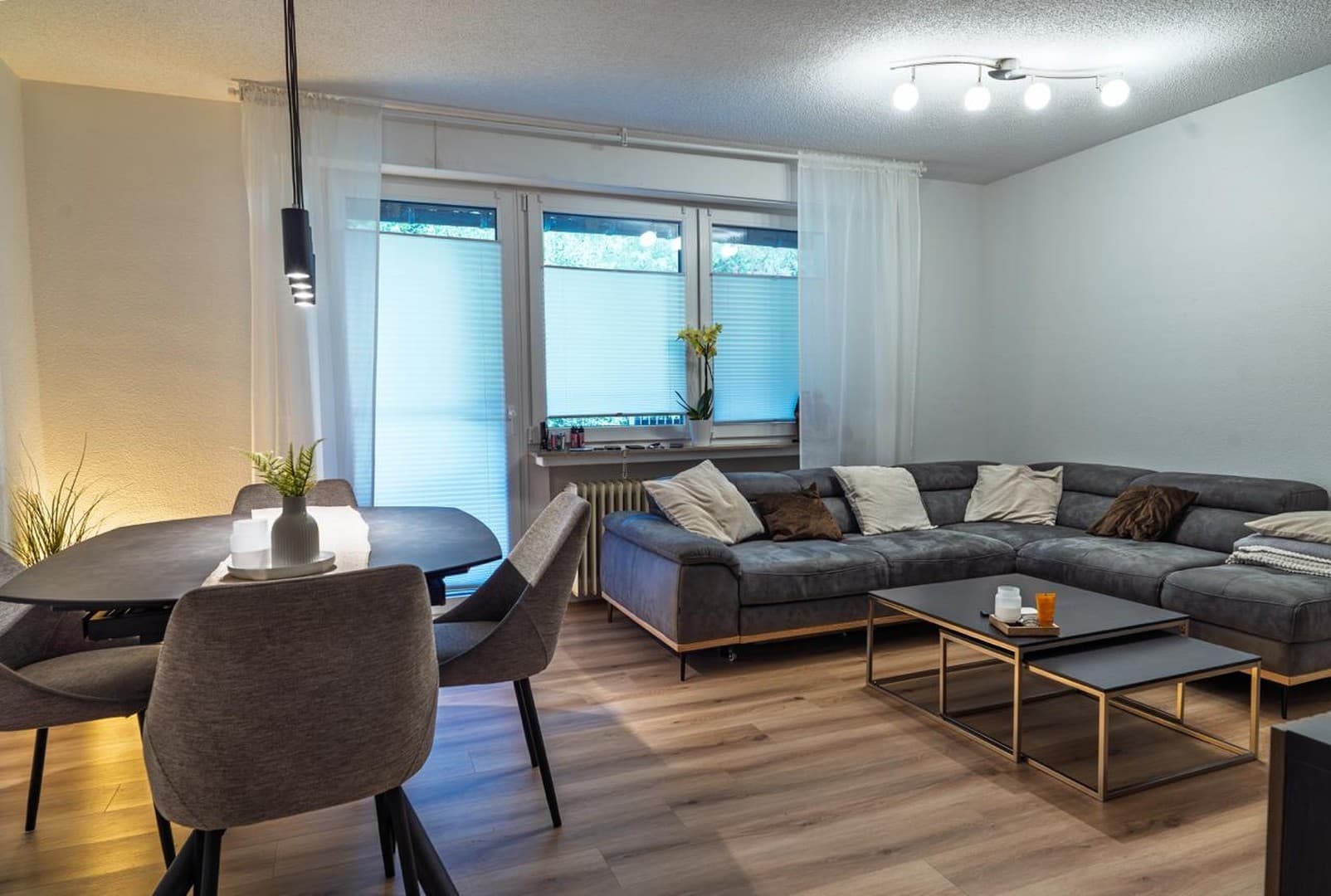 Einziehen und wohlfühlen: komplett sanierte 3-Zimmer-Wohnung mit Balkon und Garage