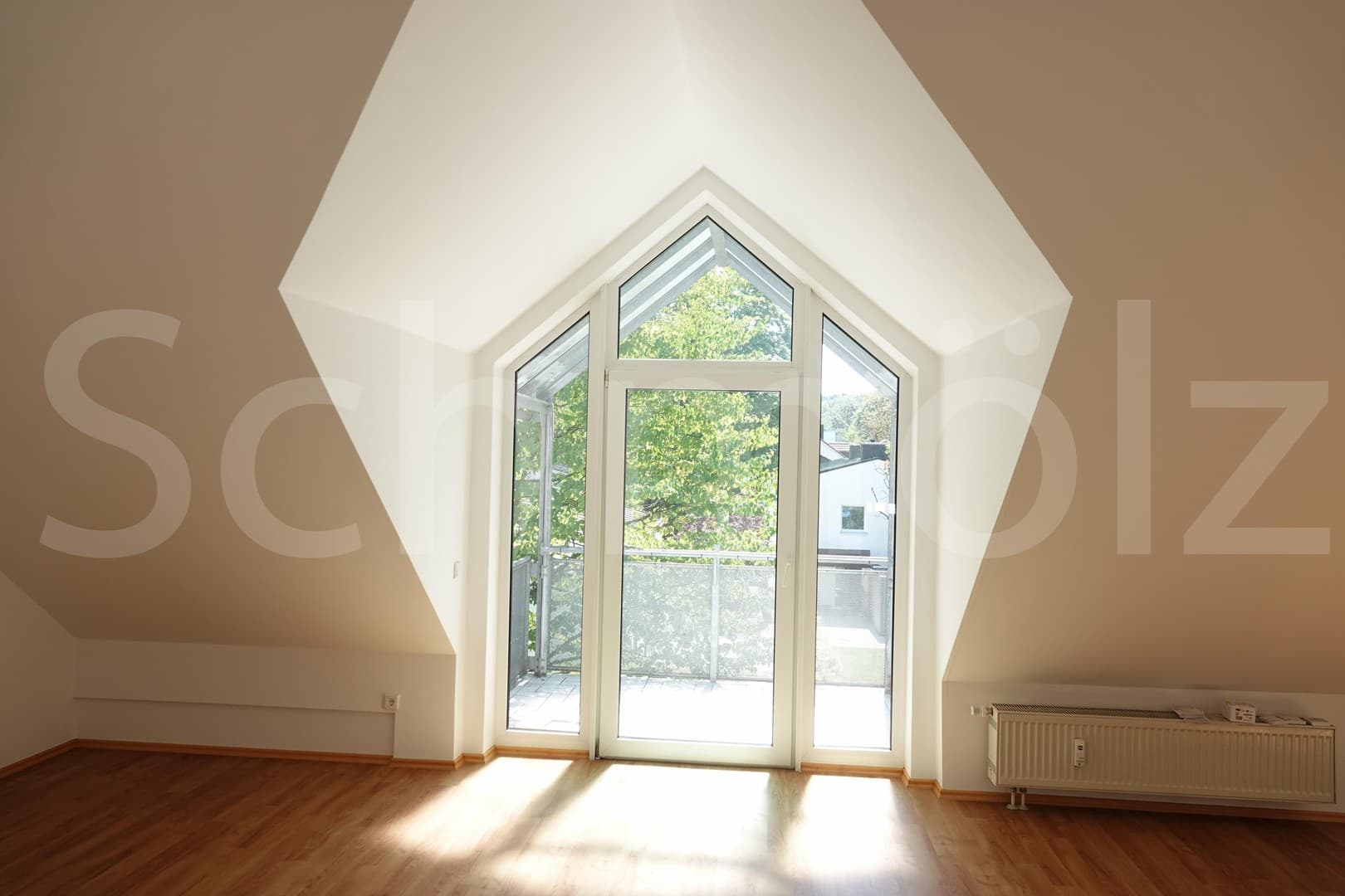 1 Zimmer DG-Wohnung mit Balkon