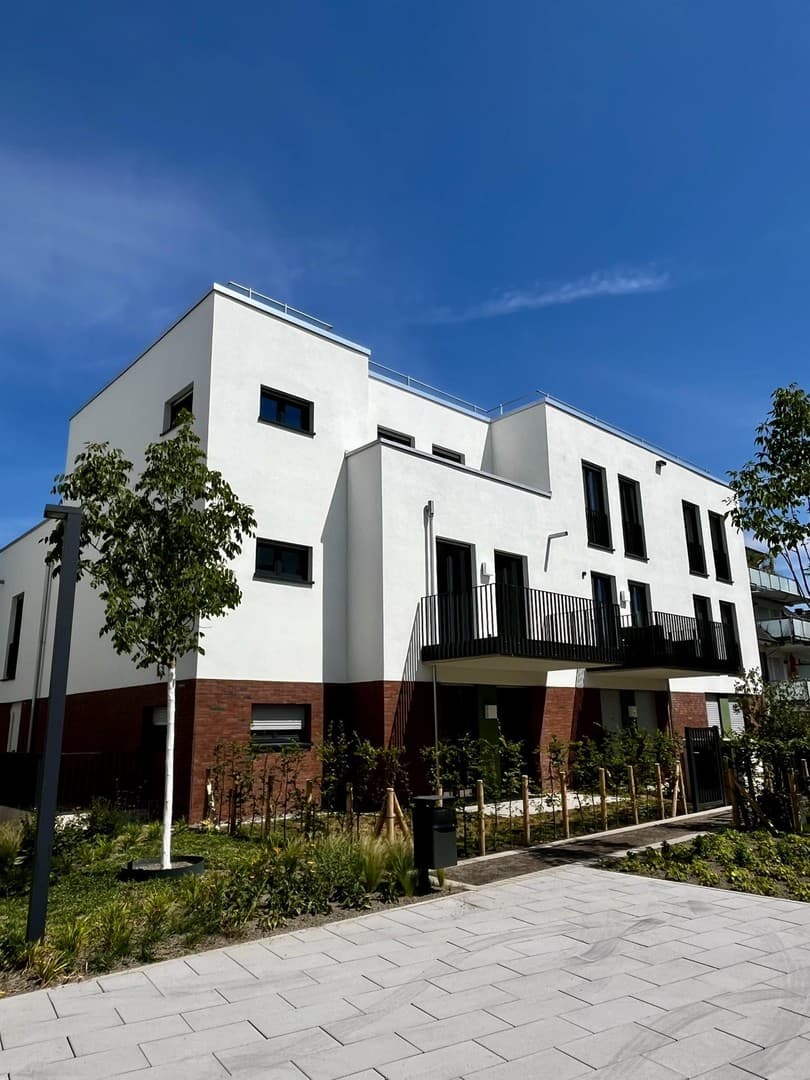 Erstbezug in Frechen: Moderne 3-Zimmer-Wohnung mit Garten und hochwertiger Ausstattung