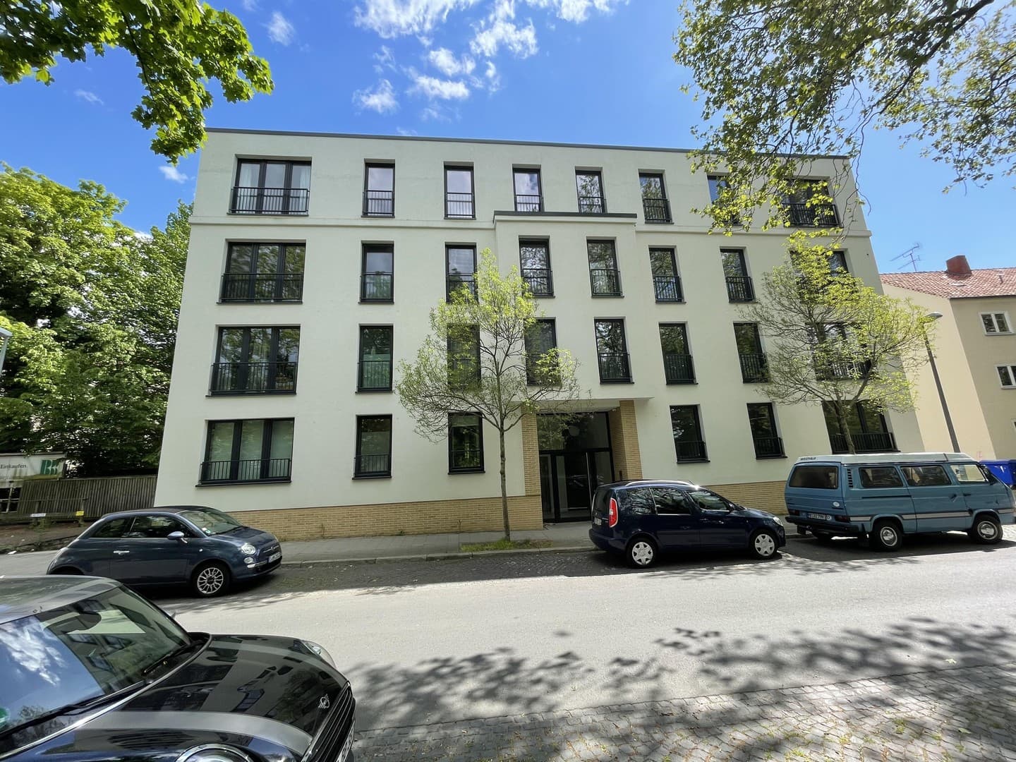 Schöne und großzügige 3-Zimmer Wohnung im Neubau mit TG, Süd Balkon