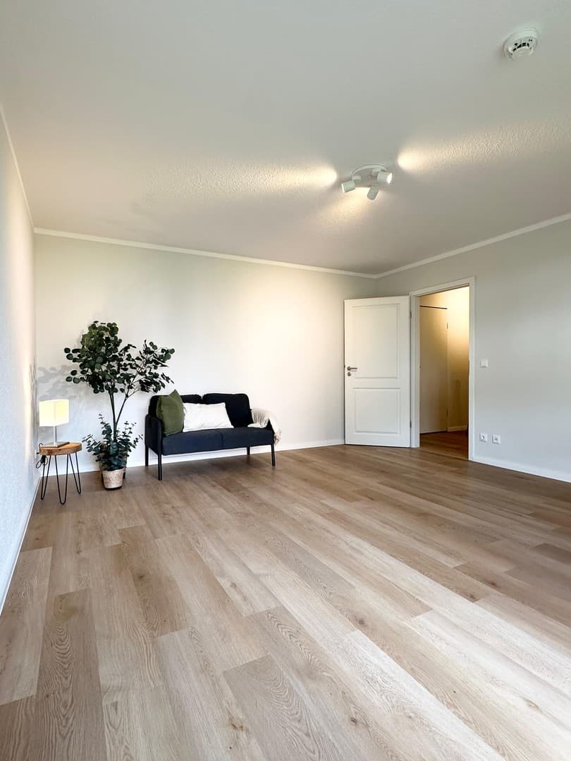 Frisch renovierte 1‑Zimmer-Wohnung mit Einbauküche und ruhiger Innenhofterrasse
