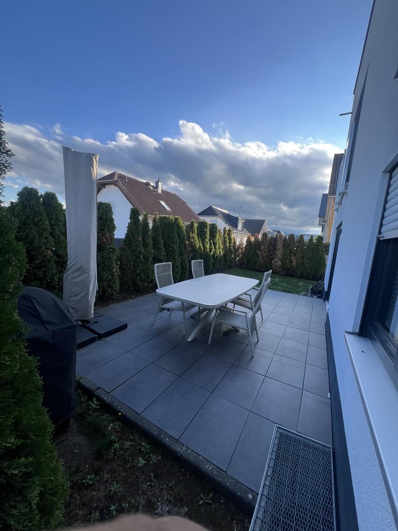 Exklusive Terrassen Wohnung mit ca. 50 qm Garten