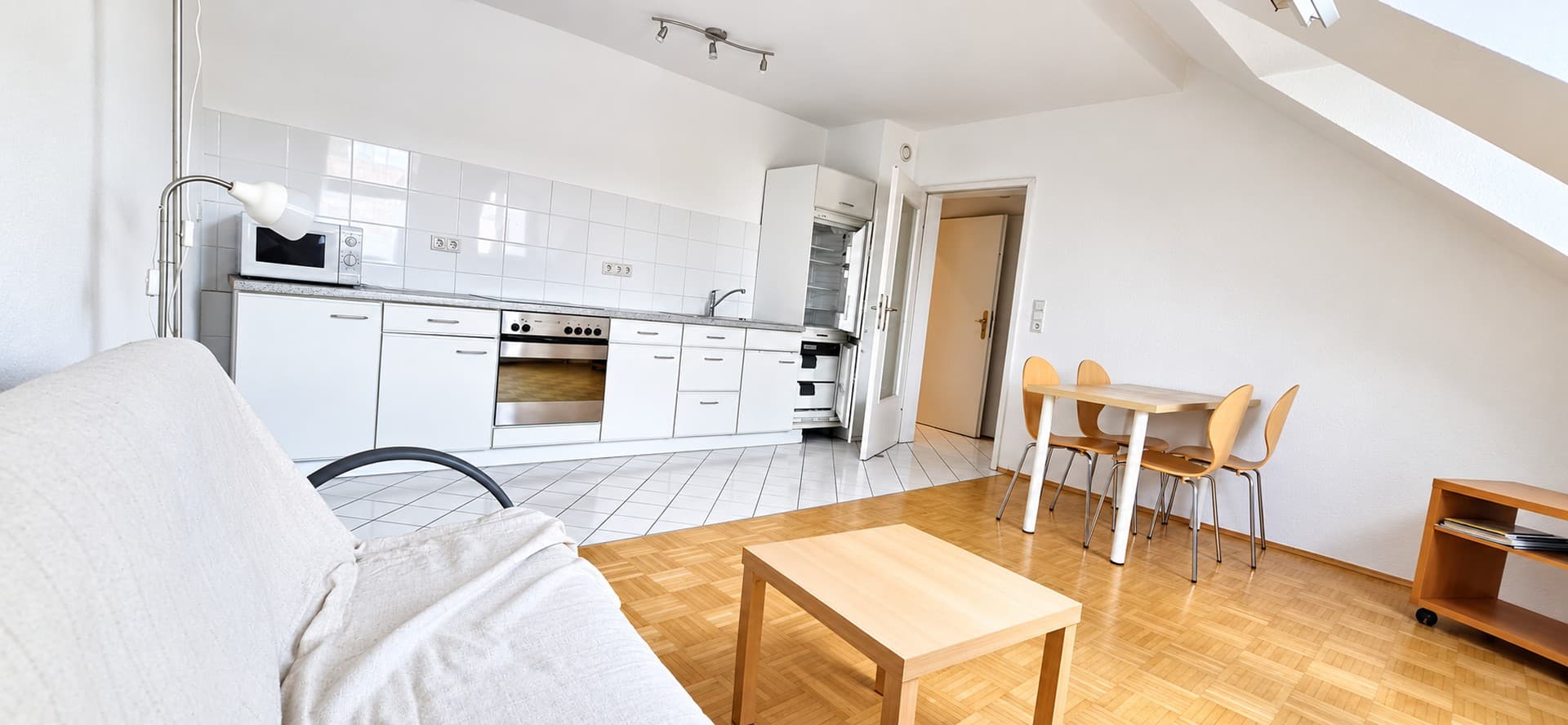 Schöne, teilmöblierte 2-Zimmer Wohnung in zentraler, ruhiger Lage
