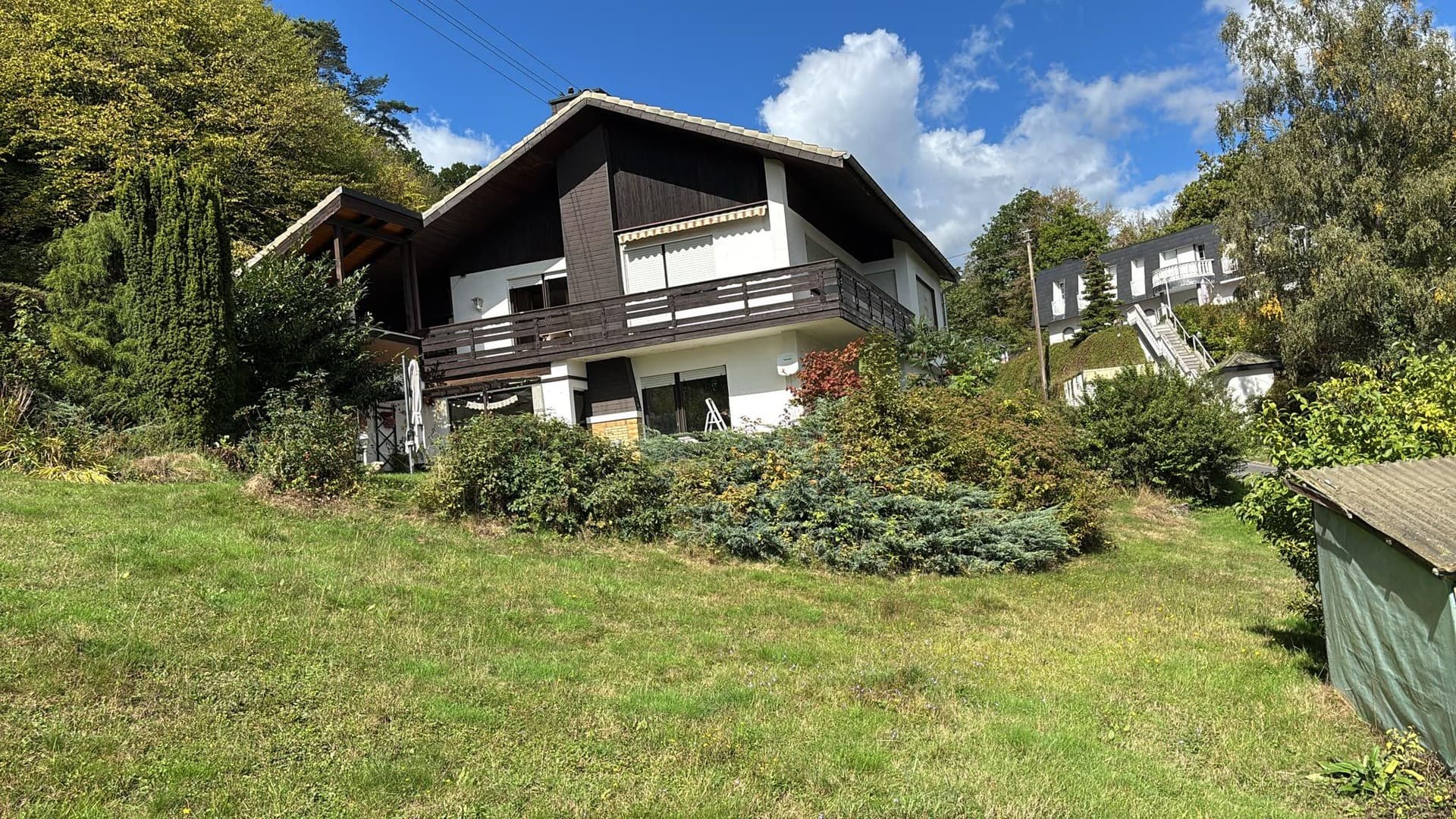 Ruhig am Waldrand gelegenes EFH mit Blick über BID-Wallau
