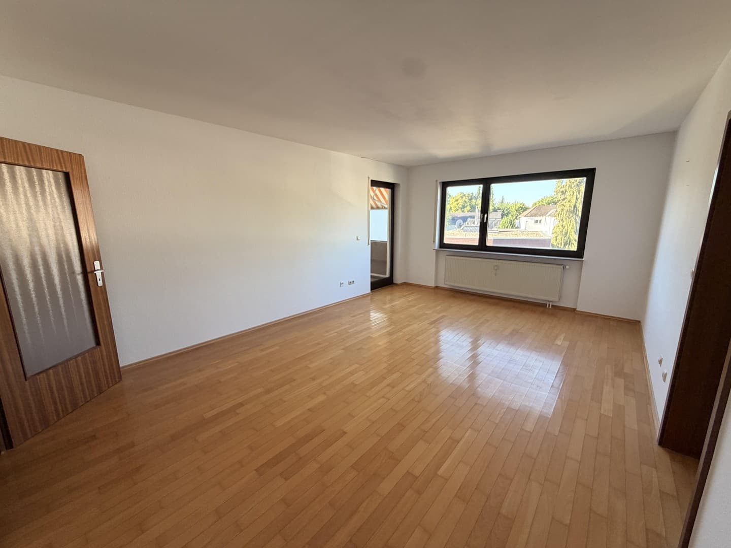 Helle 2-Zimmer-Wohnung, neues Bad, neue Küche, U-Bahn-nähe