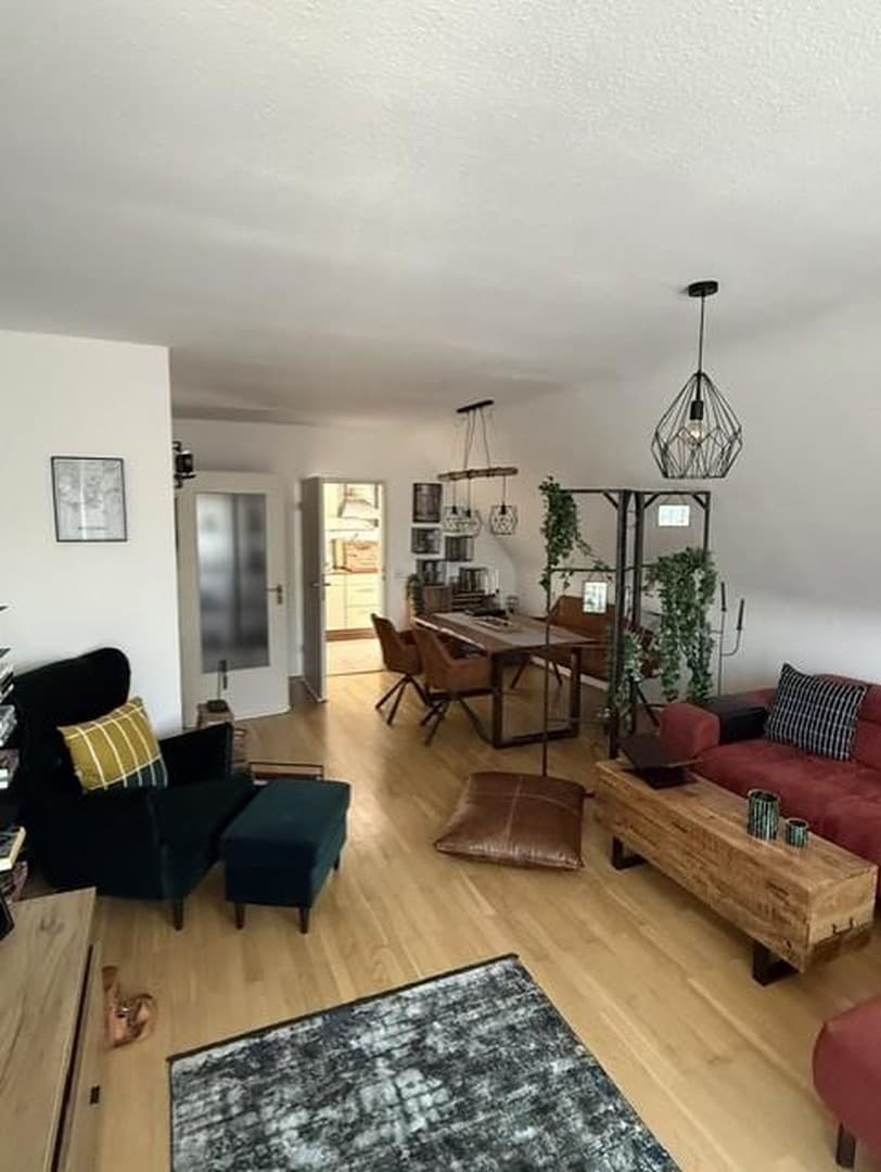 Lichtdurchlüftete 95m² Wohnung im Herzen von Eilendorf