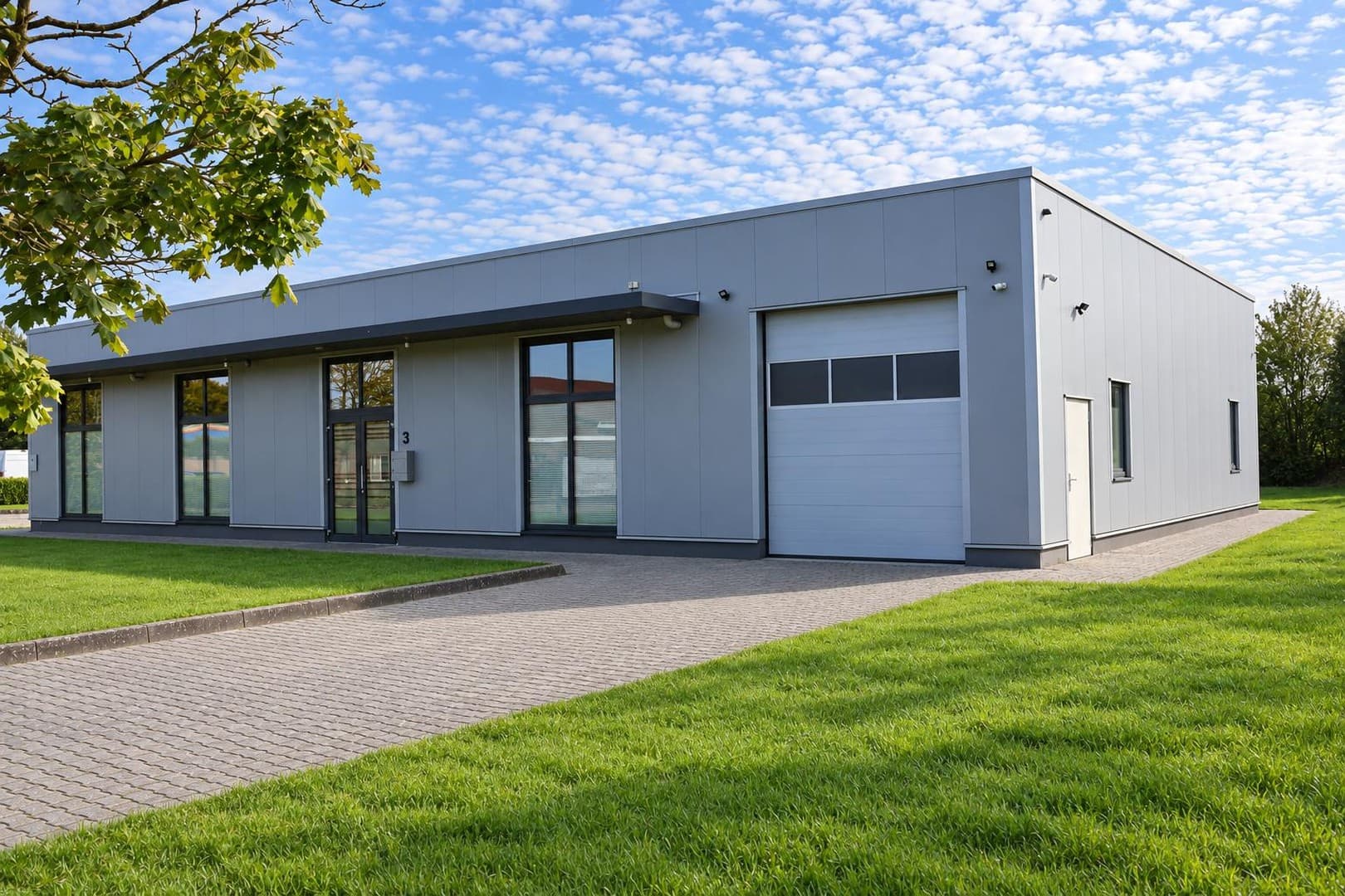 Gewerbehalle in Zetel – Büro,Lager,Produktion,Ausstellung - 352 m²