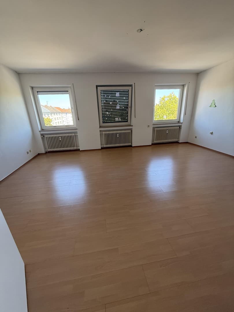 3-Zimmer-Wohnung im 4. OG mit Aufzug – mit Raum für eigene Ideen in zentraler Lage von Nürnberg