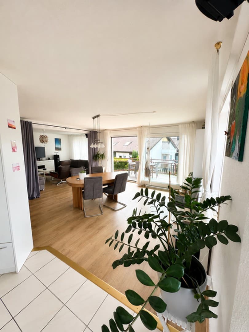 Großzügige 5-Zimmer-Wohnung mit zwei Balkonen in Böblingen