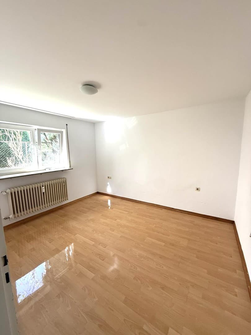 Renovierte Wohnung für Berufspendler, Studenten mit EBK und Tageslichtbad