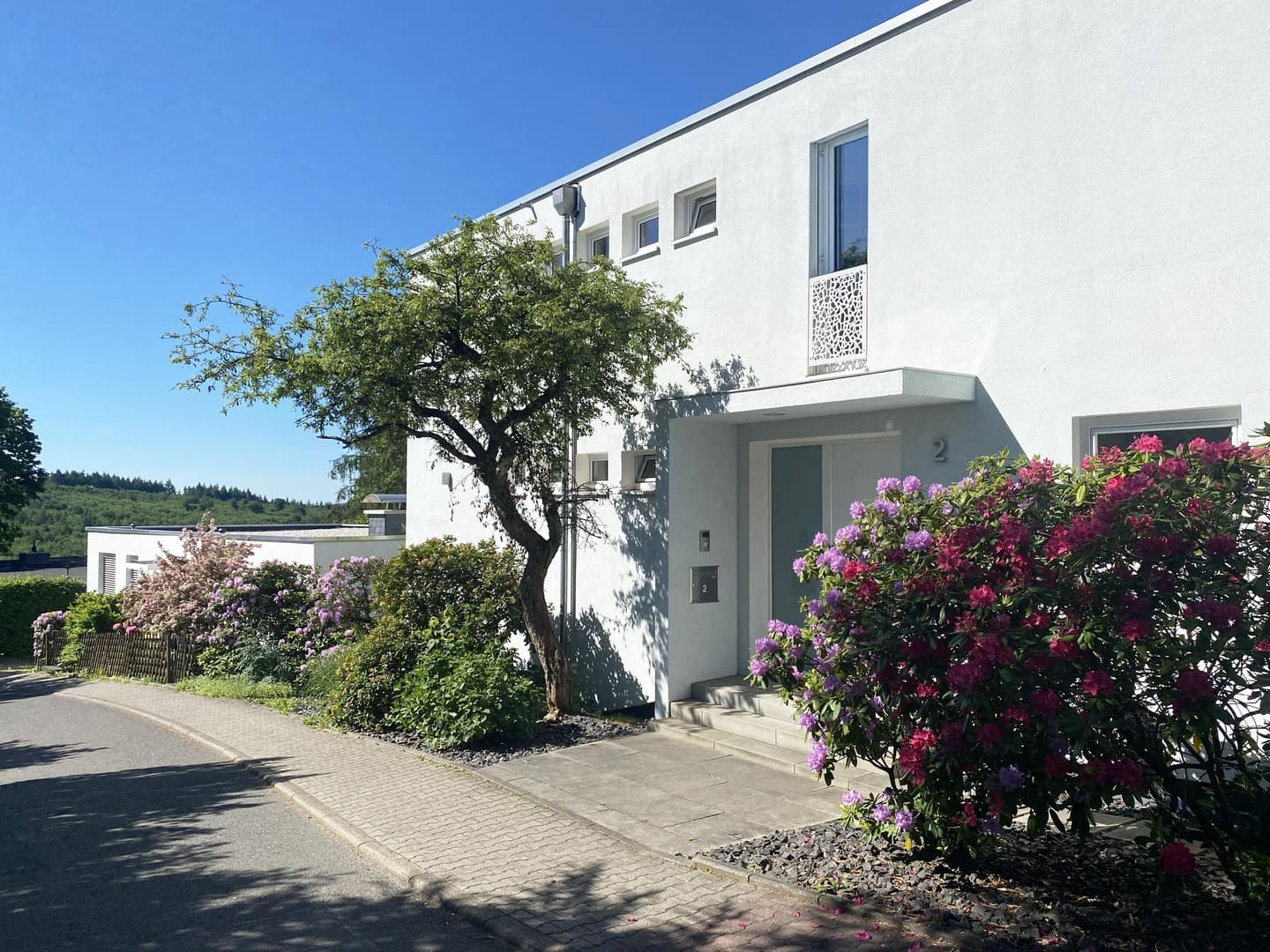 EFH/MFH mit repräsentativer Loft-Büro-Einheit | Blicklage | Garten | PV | Neue Heizung uvm.