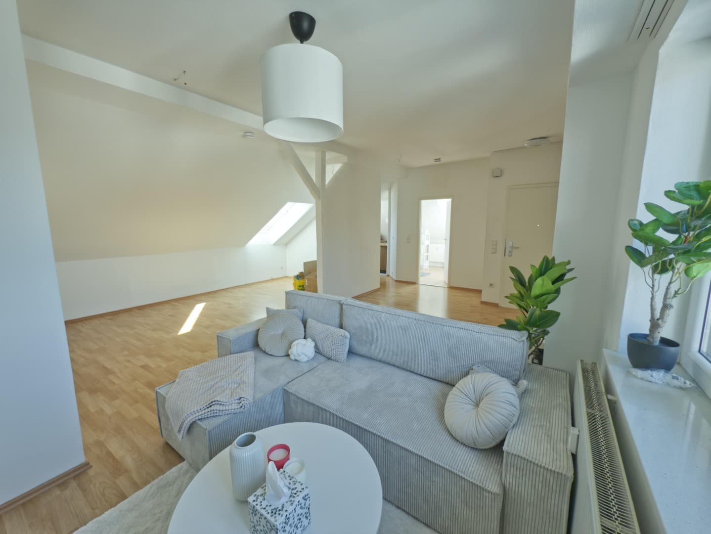 Stadt-Apartment: HELL, RUHIG & ZENTRAL (=> 5 min Jahnplatz)