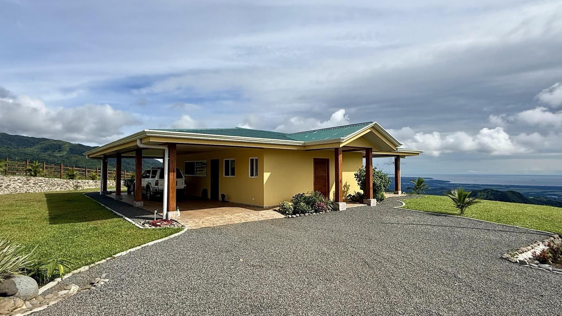 Costa Rica: Neubau 2024 mit 360°-Pazifikblick auf 5.000 m² Grundstück