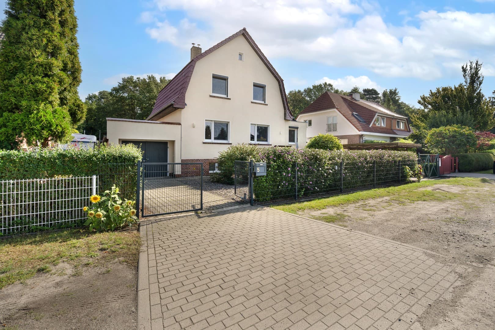 Saniertes Einfamilienhaus mit Charakter - 470 m² Grundstück in Berlin-Bohnsdorf