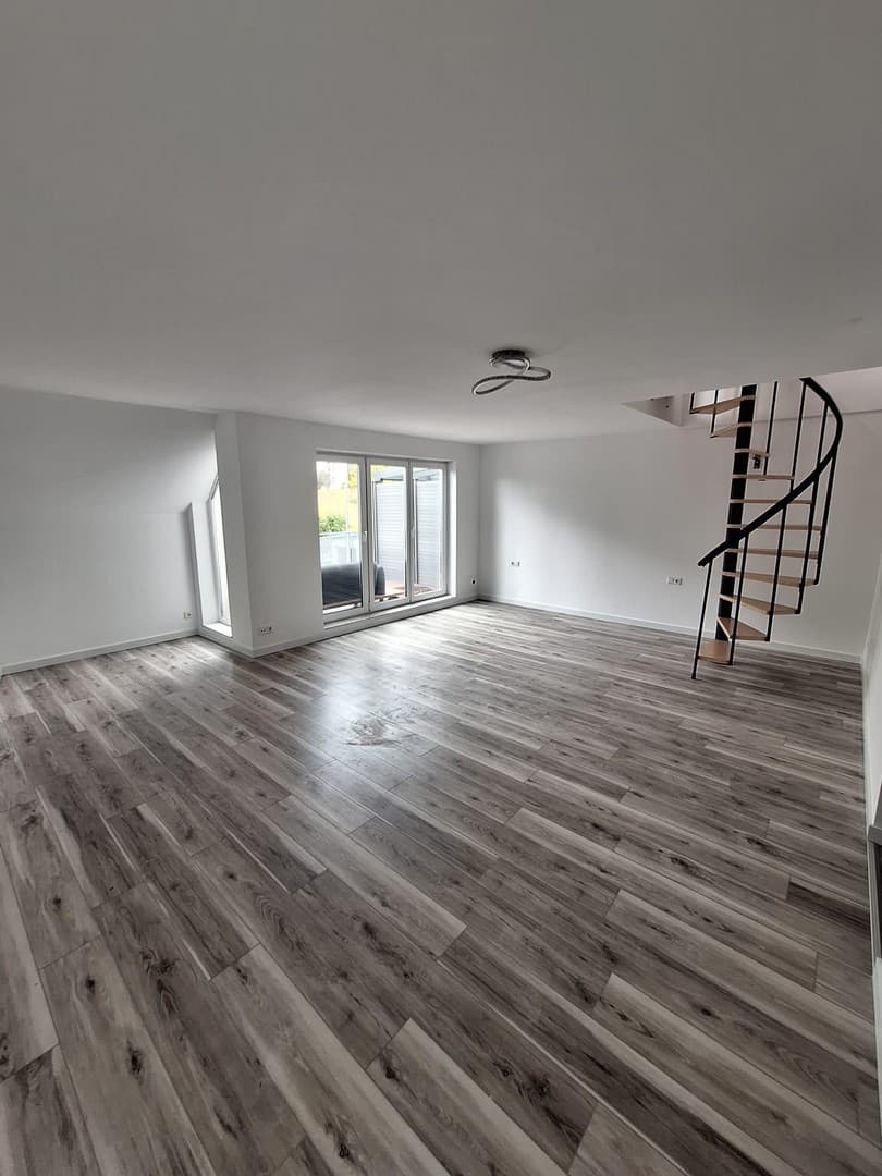 Frisch renovierte Maisonette mit Balkon, Stellplatz & großem Keller – provisionsfrei