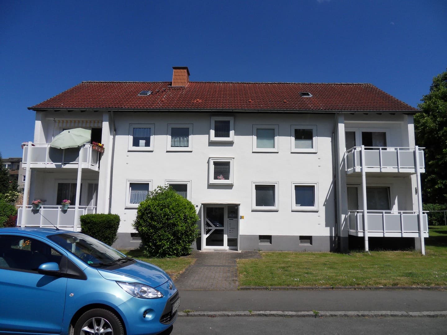 Schöne helle 2,5-Zimmerwohnung mit neuem Tageslichtduschbad und Süd-Westbalkon