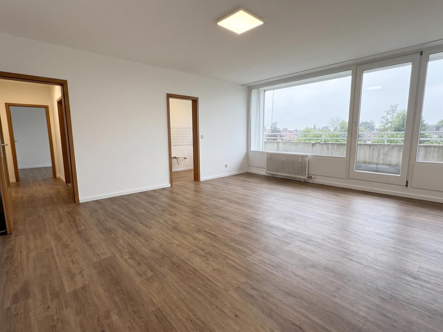 Jobcenter geeignet - 4 Zimmer Wohnung inkl. 2 Badezimmer & Balkon