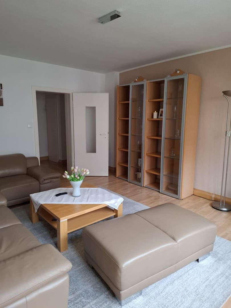 78QM Wohnung - 2 Schlafzimmer, Balkon, Badezimme mit Wanne