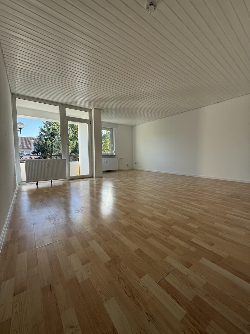 frisch renovierte 3-Zimmer-Wohnung mit Küche und Bad