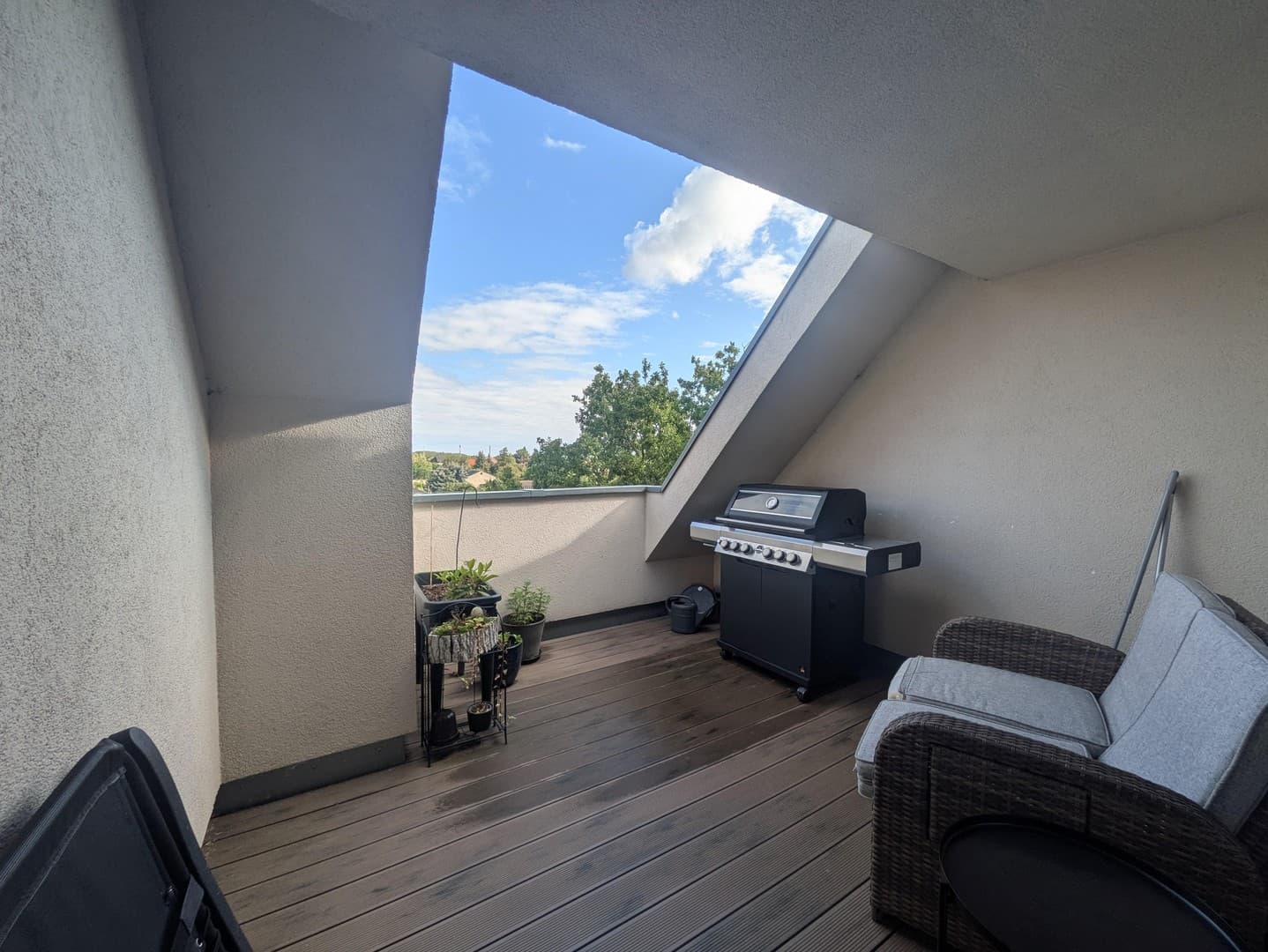 Dachgeschosswohnung mit Loggia | Einbauküche | Seenähe | bezugsfrei | provisionsfrei