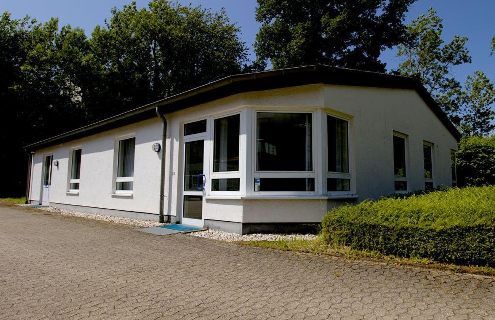 Moderne Gewerbeeinheit / Bürofläche in gepflegter Lage zu vermieten